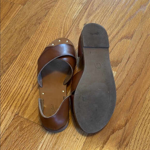 WOMENS size 7 Universal Thread Brown Sandals with Leather Straps - Picture 4 of 4